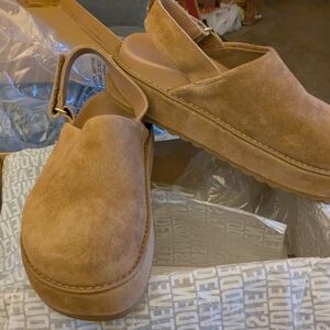 Steve Madden Size 7.0 Cognac Suede "Mellow" Shoes